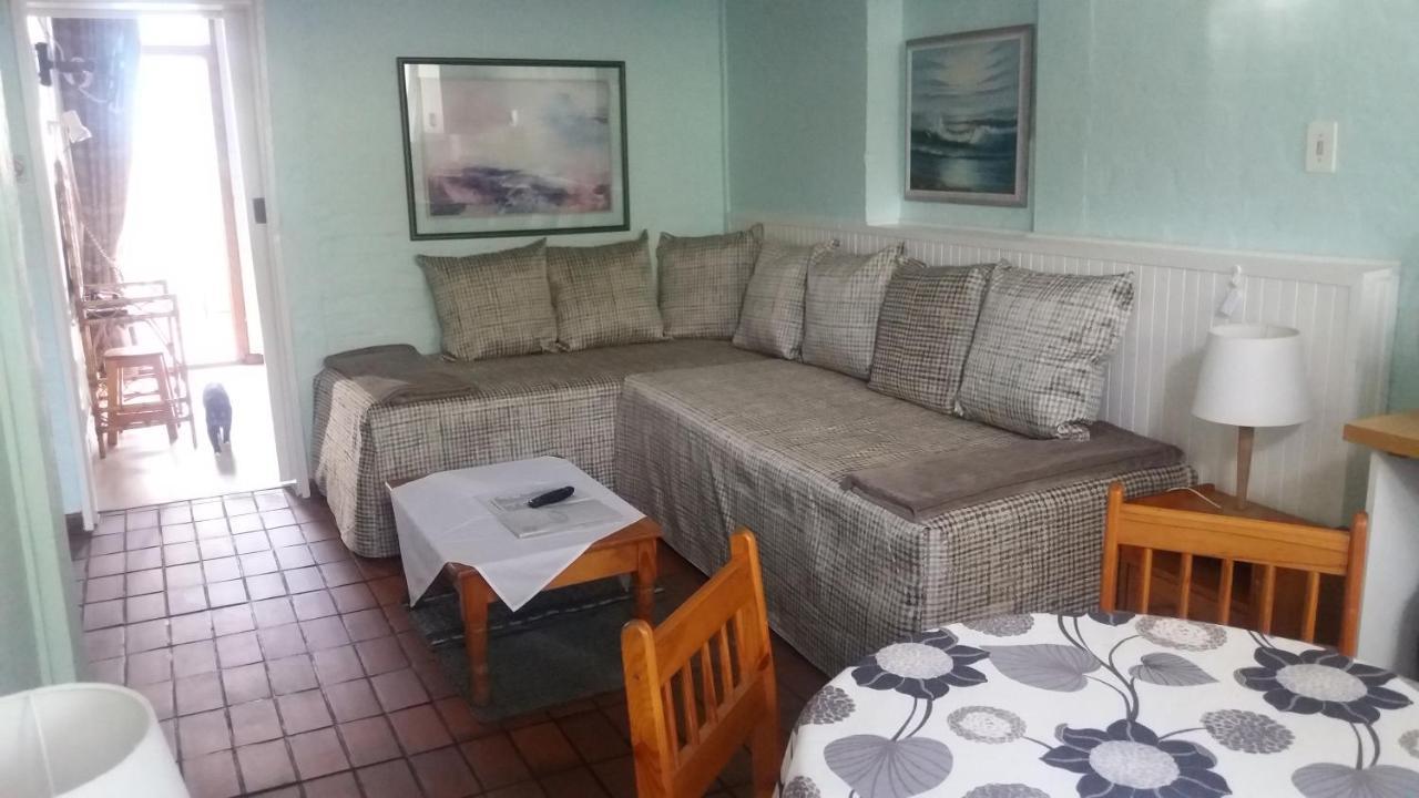 Aqua Marine Guest House Порт Елизабет Екстериор снимка