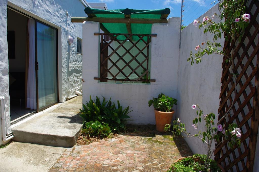 Aqua Marine Guest House Порт Елизабет Екстериор снимка