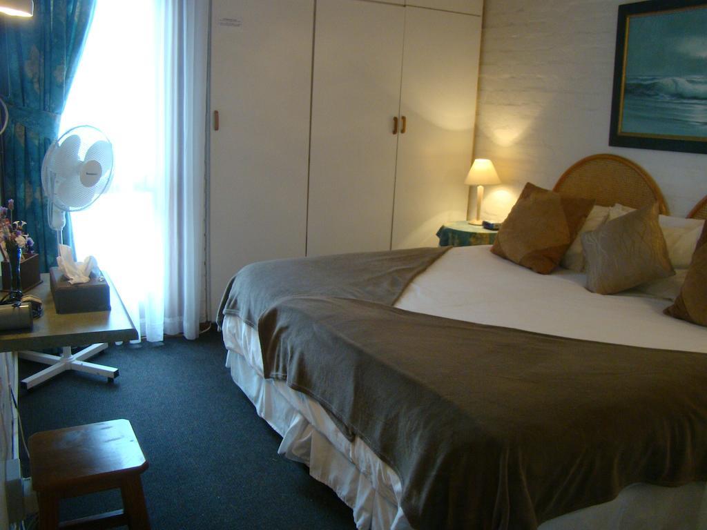 Aqua Marine Guest House Порт Елизабет Екстериор снимка