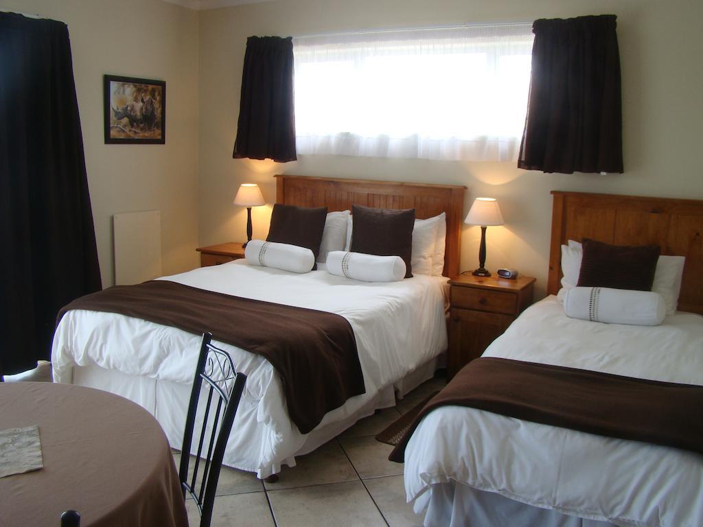 Aqua Marine Guest House Порт Елизабет Стая снимка