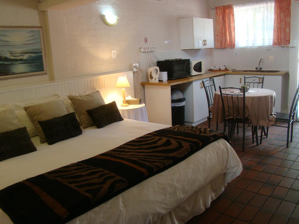 Aqua Marine Guest House Порт Елизабет Стая снимка