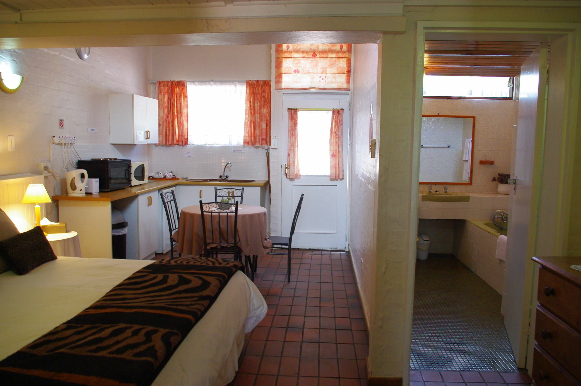 Aqua Marine Guest House Порт Елизабет Екстериор снимка