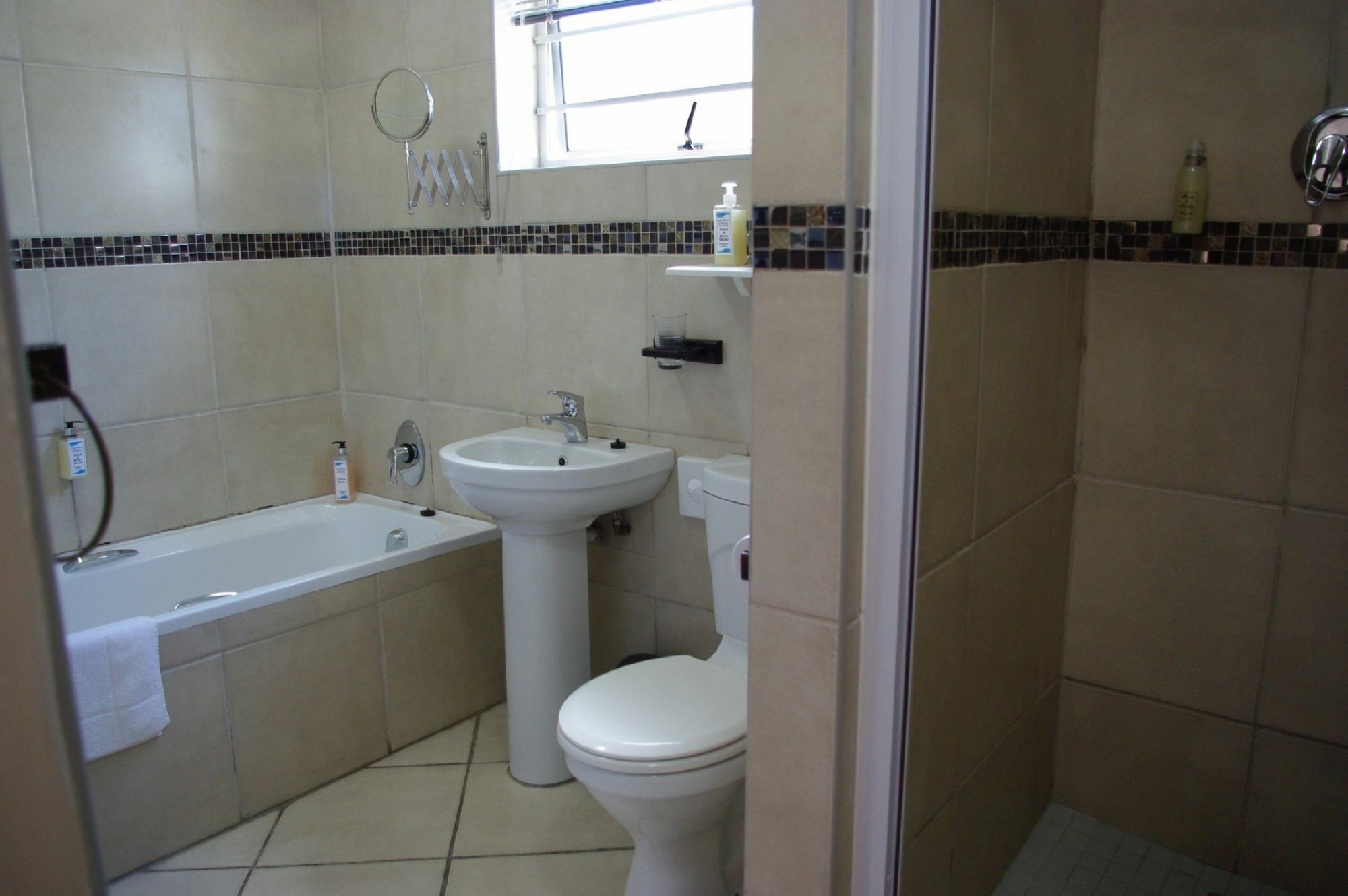 Aqua Marine Guest House Порт Елизабет Екстериор снимка